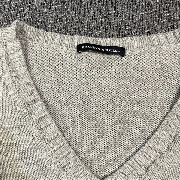 Brandy Melville Gray Sweater - Image 6