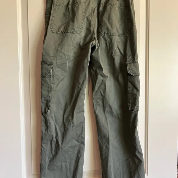 Abercrombie size 27/4 S Olive Cargo Pants - Image 3