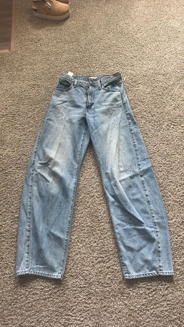 Levi’s cinch barrel leg - Image 2
