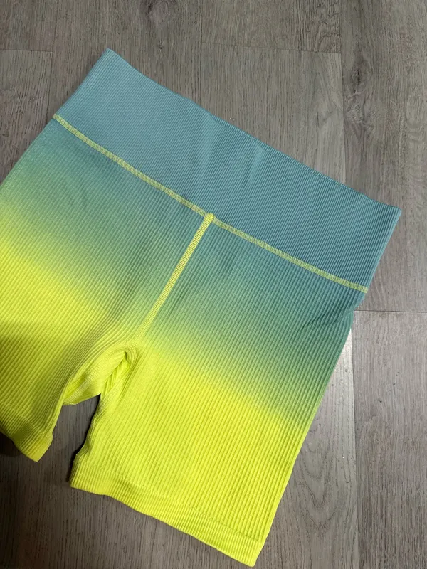 Nova sport seamless ombre shorts - Image 2