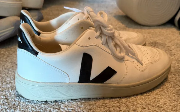 VEJA Sneakers - Image 2