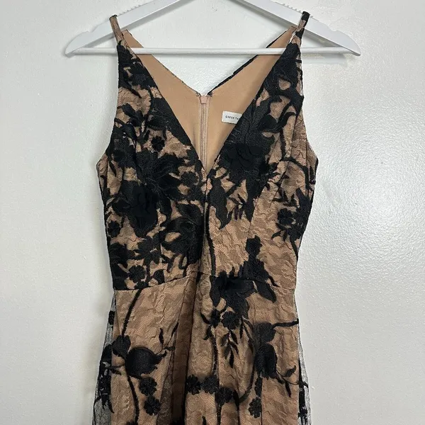 DRESS THE POPULATION Audrey Embroidered Fit & Flare Dress Black/Nude Size Small - Image 5