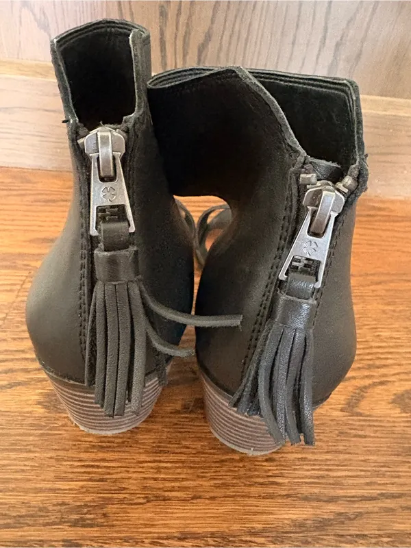 Lucky Brand Black Open-Toe Ankle Cuff Block Heel Sandals - Image 4