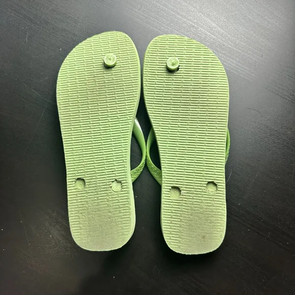 HAVAIANAS Lime Green Classic Flip Flops Size 6 - Image 3