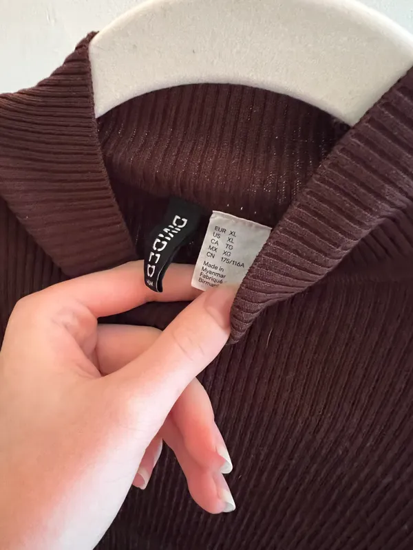 H&M Brown Cropped Sweater - Image 3