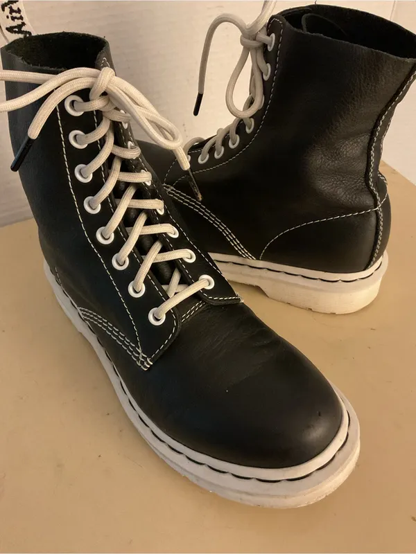 Dr. Martens women black leather 1460 combat Pascal boots US 8 - Image 9