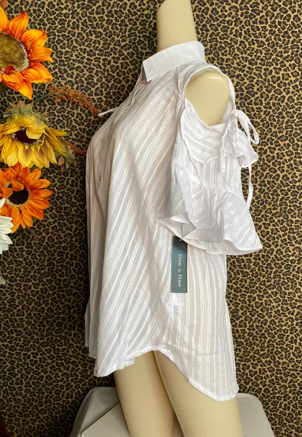 Doe & Rae ✅3/$30✅NWT White Button Down Cold Shoulder Short Sleeve Blouse | MED - Image 4