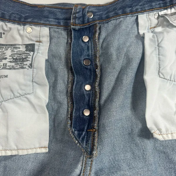 Levi’s Premium Medium Wash Cut Off Raw Hem Women’s Denim Jean Shorts Size W32 - Image 3