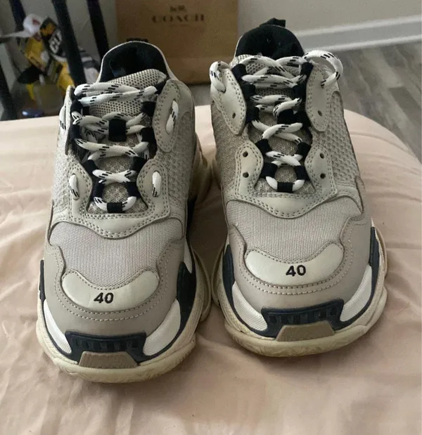 Balenciaga 100% Authentic  Triple S Sneakers - Image 8