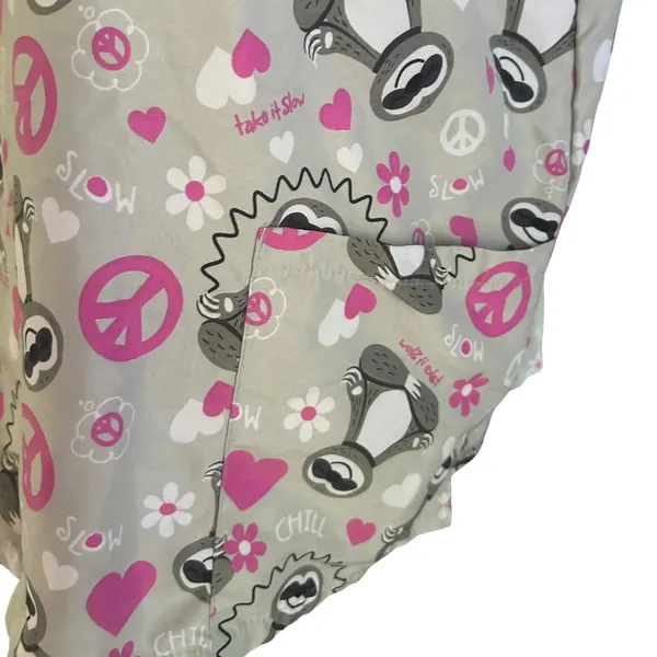 Serene Uniforms Sloth Print Scrub Top Pink Peace Hearts Pockets Women’s MEDIUM - Image 4