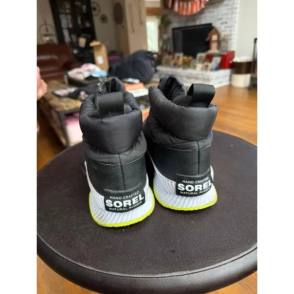 Sorel Out 'N About III Puffy Zip Boots, featuring a cozy quilted black nylon 9.5 - Image 2
