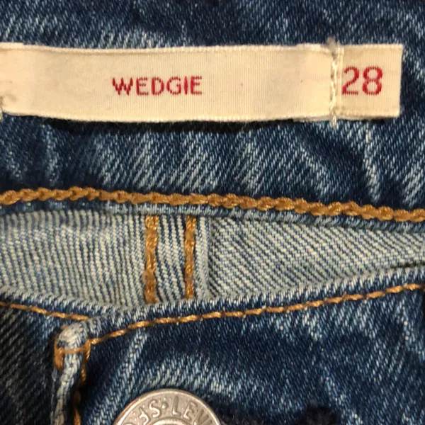 Levi’s blue wedgie cropped jeans - Image 6