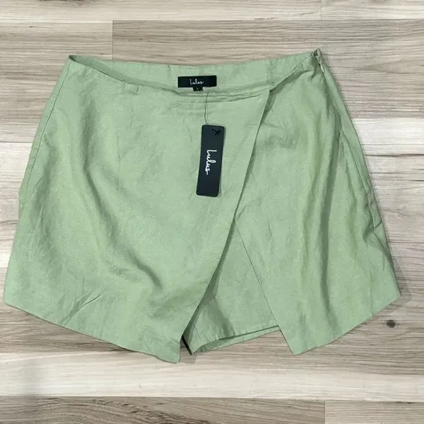 NEW Lulu’s Light Green Overlapping Linen Blend Mini Skort Women’s Large - Image 2