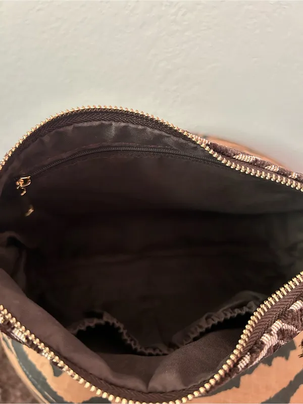 NEW Vince Camuto Brown Textured Zebra Print Large Makeup Cosmetic Pouch Bag - Image 4