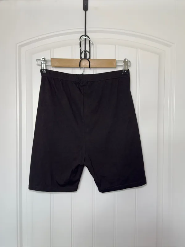 White Fox Black Medium Signature Biker Shorts Athlesiure Yoga Activewear Casual‎ - Image 8