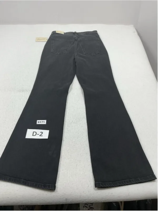 Universal Threads Womans NWT Flare High Rise Black Jeans Size 2 Short - Image 2