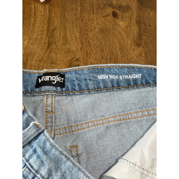 EUC‎ Womens Wrangler distressed high rise straight jeans size 30x28 - Image 7