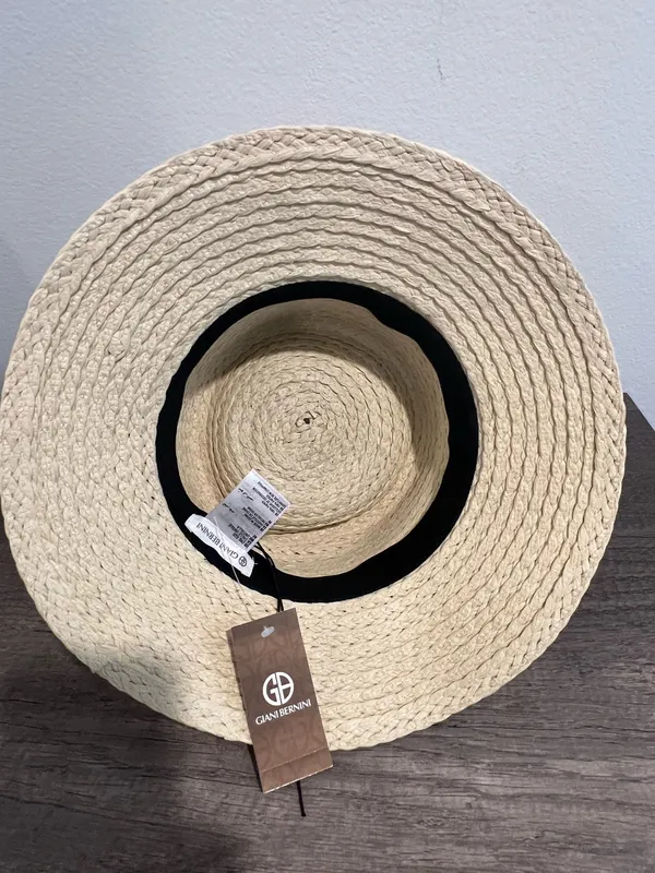 Elegant Cream Straw Hat with Gold Accent by GIANI BERNINI - Image 3