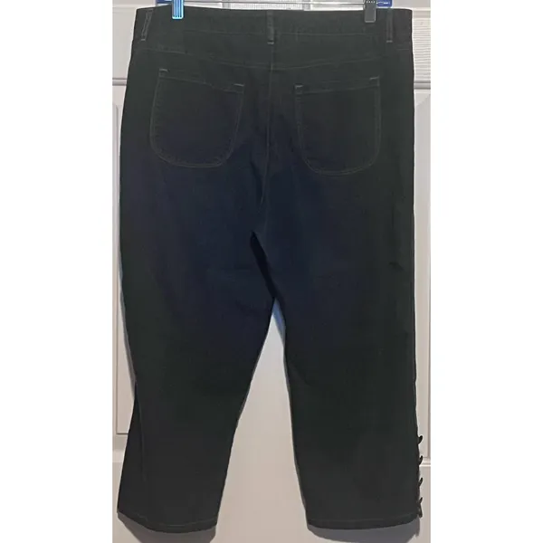 Cato Women's Capris Four Buttons Pant Leg Size 12 20"‎ Inseam x 16" Waist x 11" - Image 2