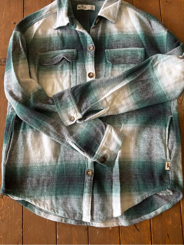 Hollister green and white plaid flannel boyfriend fit button shirt - Image 5