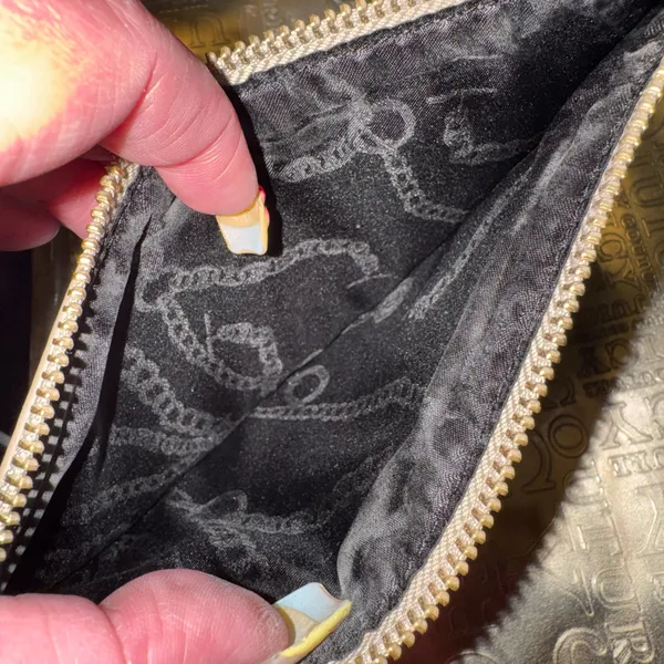 Juicy Couture Gold tote bag with wristlet - Image 9