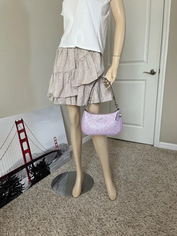 Coach Teri Shoulder Bag In Signature Leather With Heart Charm - Image 10