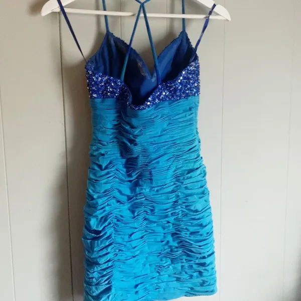 Dave & Johnny Short Blue Iridescent Sequin Bust Homecoming Dress Cocktail Formal - Image 2