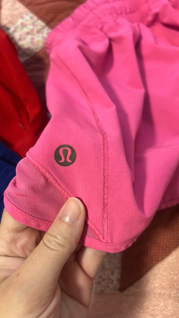 Lululemon Shorts Hotty Hot 2.5" - Image 3