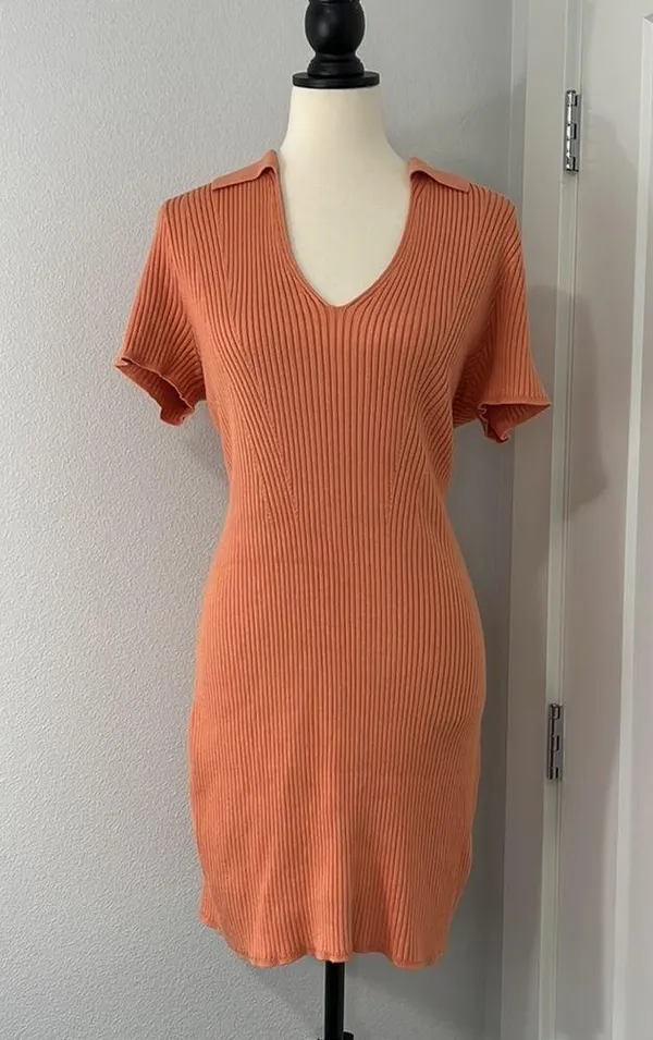Abercrombie and Fitch Large Orange V-Neckline Ribbed Short Sleeve Sweater Dress - Image 2