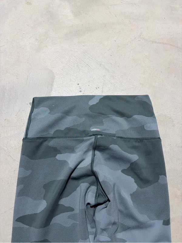 aerie chill play move Green Camo Leggings large - Image 4