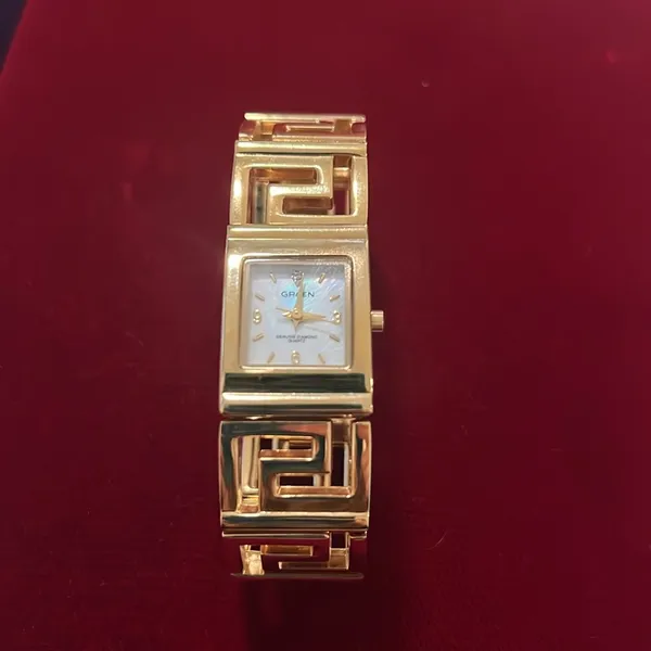Vintage Gruen Mother of Pearl Genuine Diamond Quartz Ladies Watch - Image 2