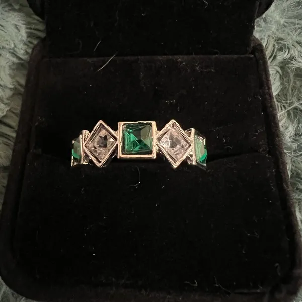 Gorgeous Stainless Steel Silver with Faux Emerald Ring Size 7 - Image 2