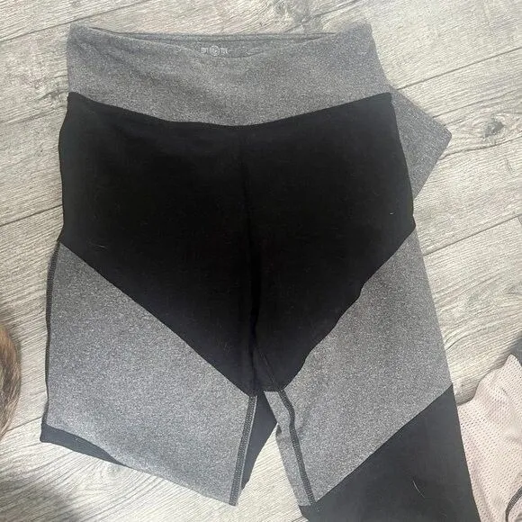 Kohls SO Large Womens Yoga High Rise‎ Leggings Black Gray & White Athleticwear - Image 2