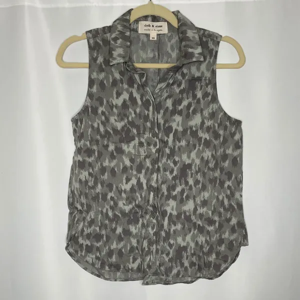Anthropologie Cloth & Stone Gray Leopard Sleeveless Top - Image 3