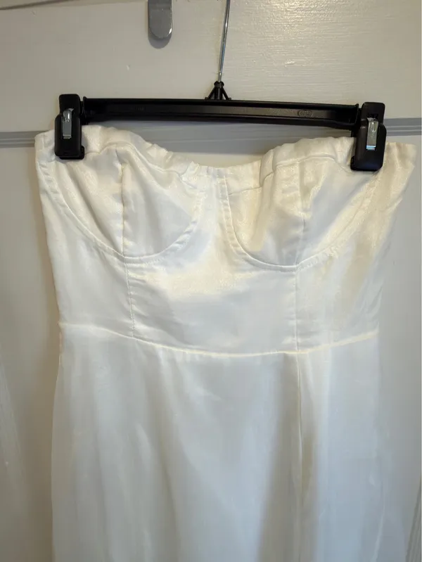Off-The-Shoulder Lulus White Maxi Dress - Image 4