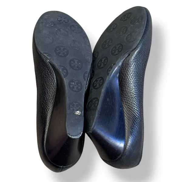 Tory Burch Sally Black‎ Pebbled Leather Wedge Peep Toe Pumps Gold Medallion Logo - Image 6
