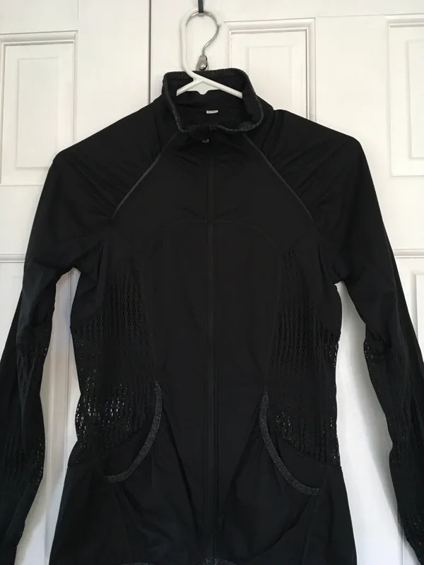 Lululemon Mesh Back Full Zip Women’s Black Jacket Size 4 - Image 2