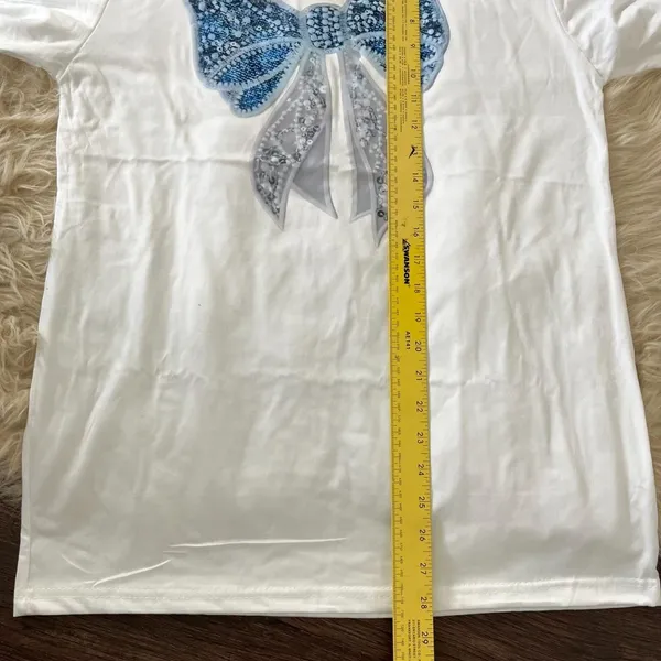 Source Unknown NWOT White Blue Rhinestone Bow Graphic T-shirt Size M - Image 5