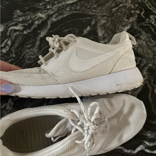 Nike Women's White Sneakers - Image 2