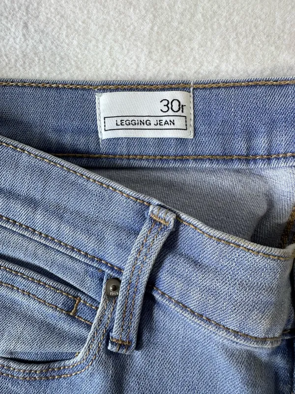 Gap Bermuda Shorts Women's Size 30 Light Blue Classic Denim Soft - Image 9