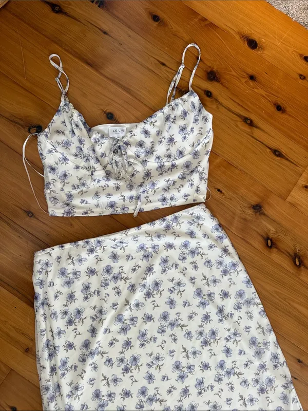 Le lis M/L Set Floral Cream crop top and Midi Skirt - Image 5
