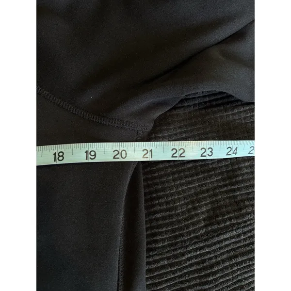 Koi Lite Black Zip‎ Up Jacket Size Medium Medical Sherpa Lining Logo Pockets - Image 6
