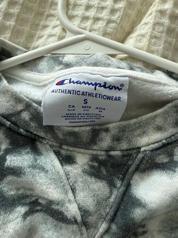 Champion Iowa Hawkeye cropped crewneck - Image 2