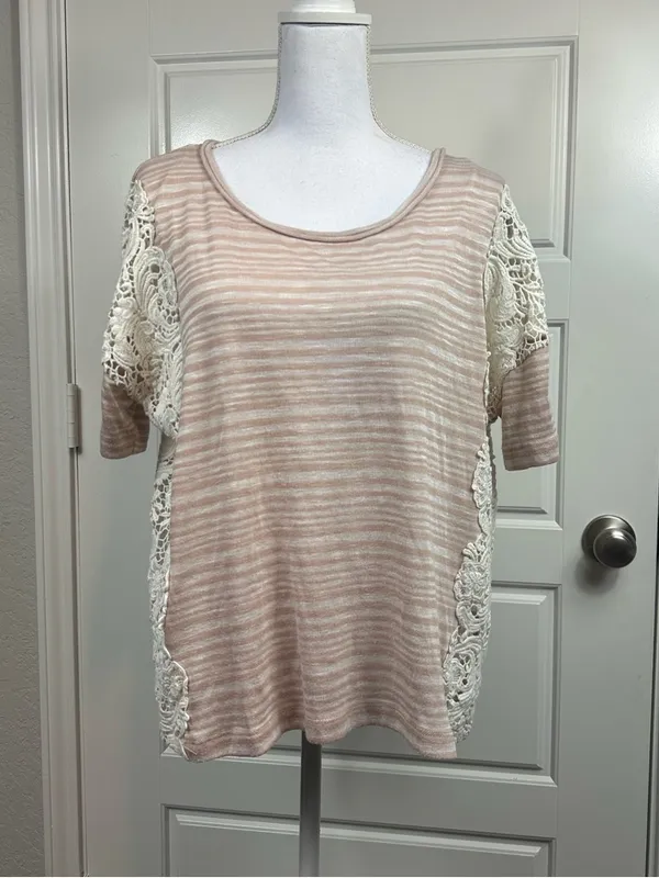 Free People We the Free Boho Cottage Floral Crochet Side Panel Blouse Size Large - Image 2