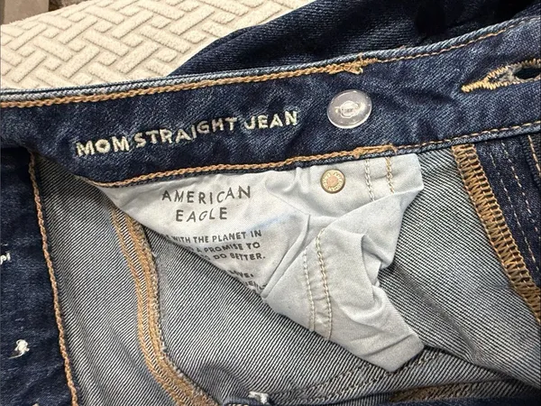 American Eagle Outfitters Dark Indigo High-Rise Mom Straight Jeans Size 6 BNWT - Image 12