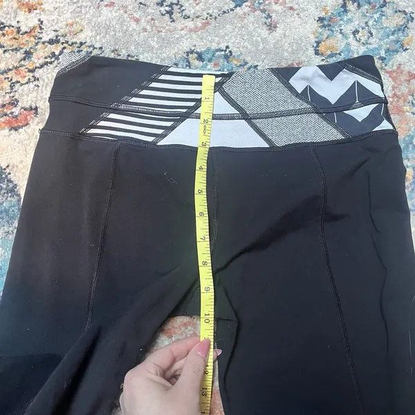 Lululemon Flare Size 6 Black Leggings With Black And White Waist Reversible - Image 6
