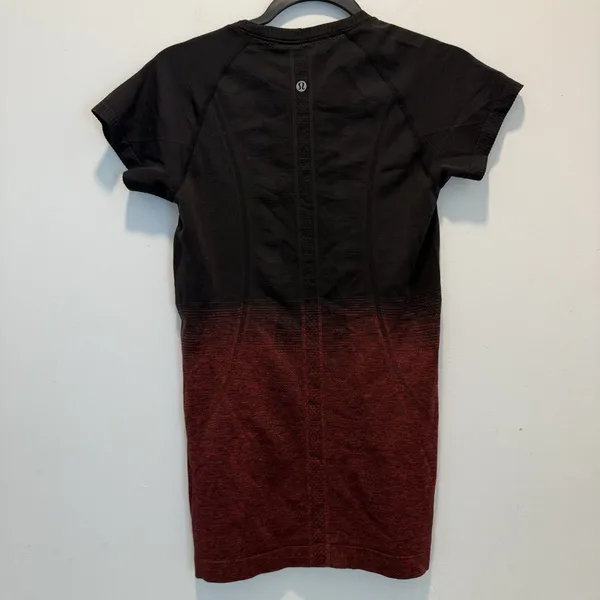 VERY RARE Lululemon Women's Run Swiftly Tech Red Black Ombre Short Sleeves Sz 9 - Image 5