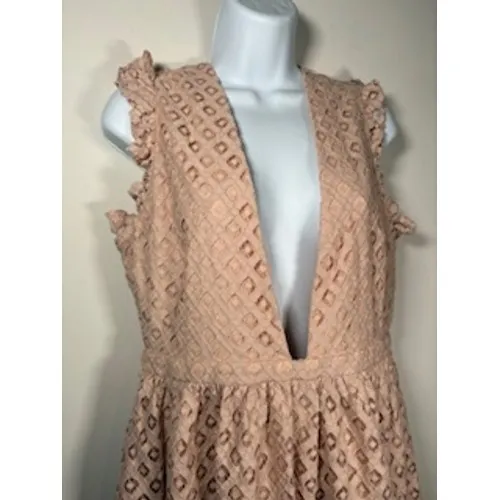 Showpo Peach Eyelet Lace Deep V-Neck Open Back Ruffle Mini Dress Size US 8‎ - Image 3