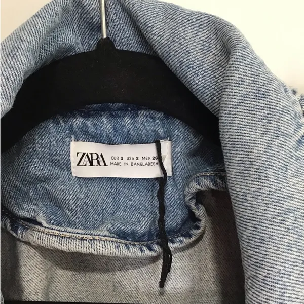 Zara Cropped Denim Jacket Raw Hem Light Wash Women’s S‎ - Image 2