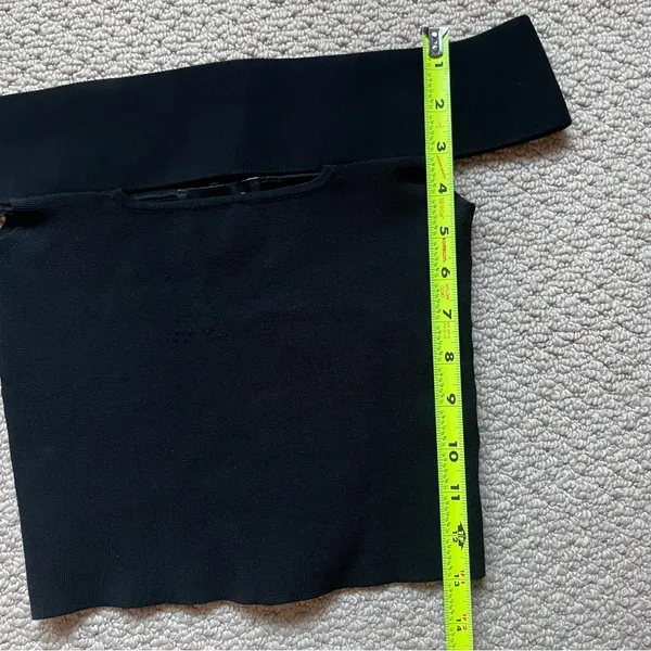 Express Contour Knit Keyhole Off Shoulder Black Crop Top Small - Image 3